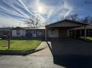 1009 W Louisa Ave, Iowa Park, TX 76367