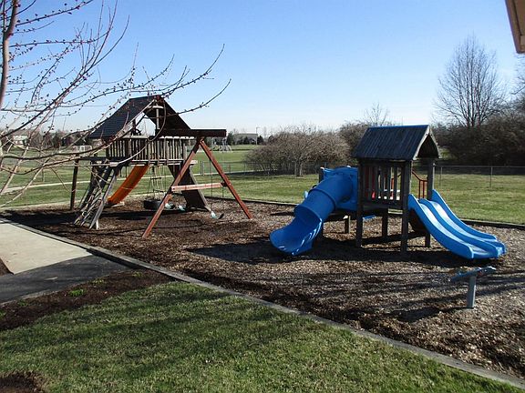 3rd image of 5662 Woodmansee Way