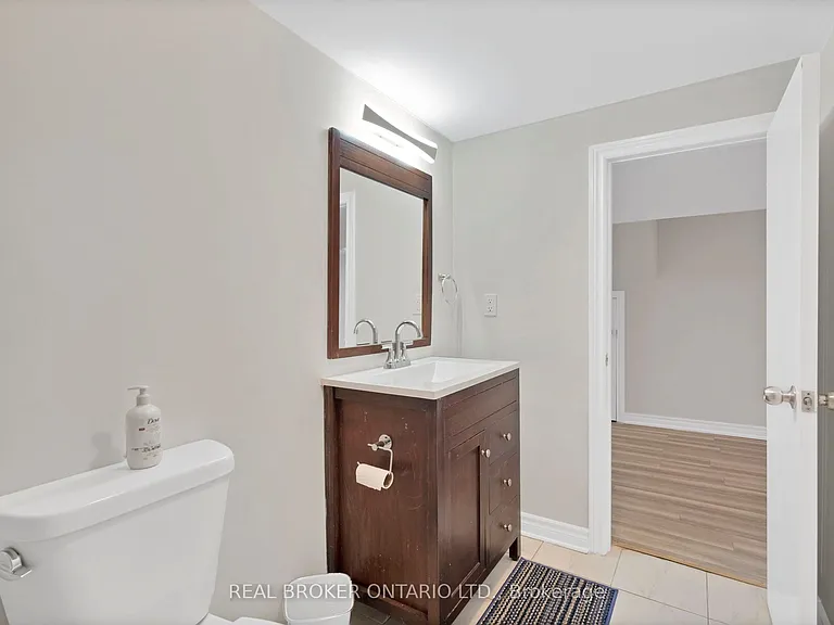 744 Olive Ave #BASEMENT — Photo 11
