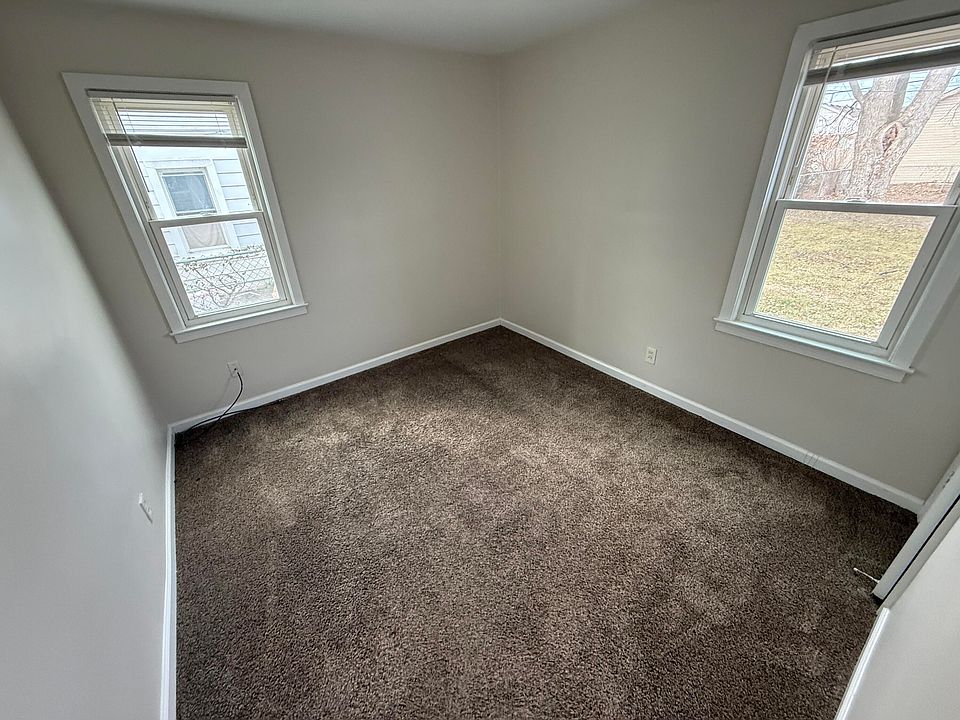 22765 Rosalind Ave, photo 6