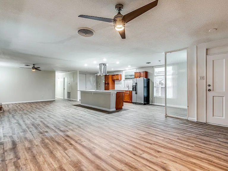 511 E Hathaway Dr — Photo 6