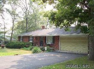 12 Laurel Ln, Taylorville, IL 62568