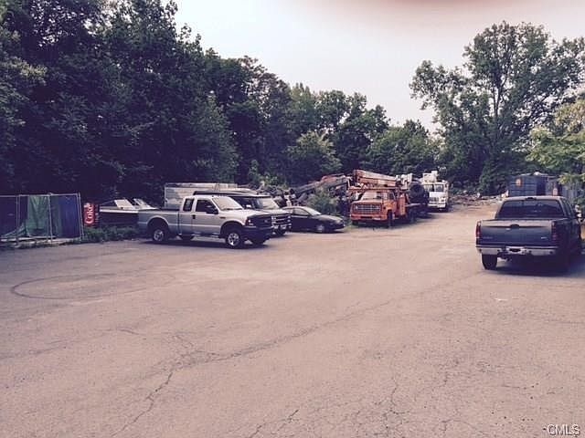 2nd image of 771 Barnum Avenue Cutoff