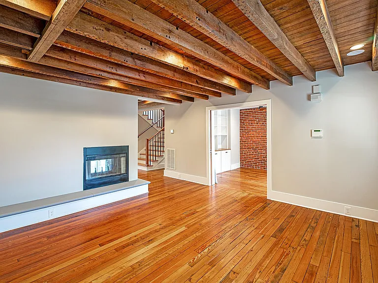 325 D St SE — Photo 6