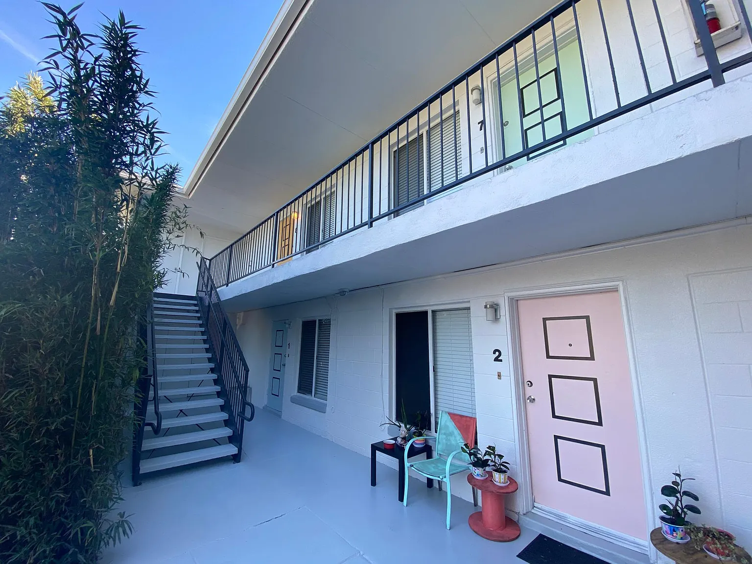 2618 E Jefferson St — Photo 2