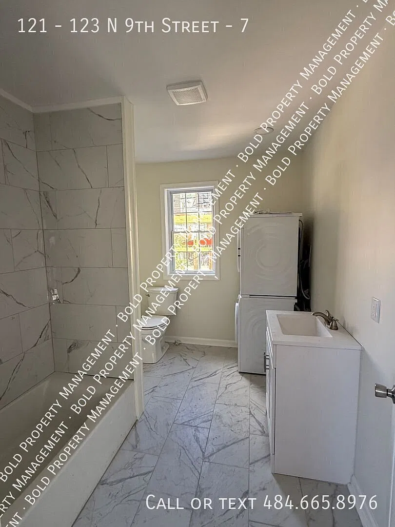 3 Bedroom 2 Bath Newly Remodeled and New Appliances including Washer and Dryer — Photo 3