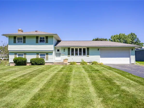 90 Oakbend Ln, Rochester, NY 14617