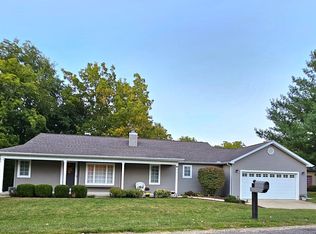 15 Cheshire Dr, Mackinaw, IL 61755