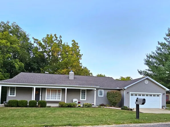 15 Cheshire Dr, Mackinaw, IL 61755