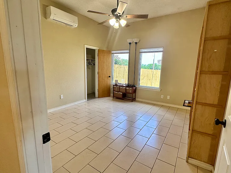 220 W Lipan Dr #11 — Photo 6