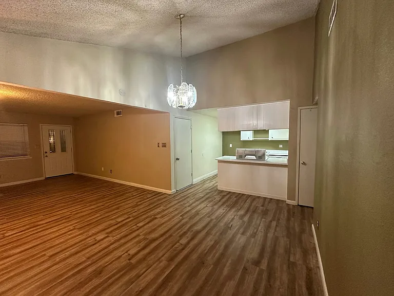 7049 Peachtree Ave — Photo 11