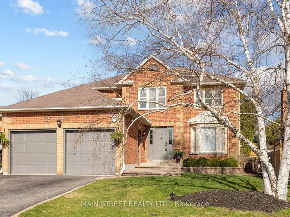195 Brammar St, Newmarket, ON L3Y 7T4