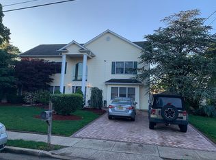 8 Carlton Ave, Monroe Township, NJ 08831