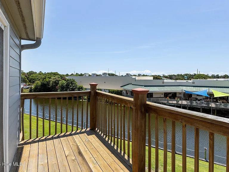 8711 Plantation Dr #302 — Photo 20