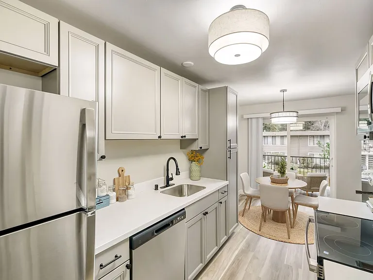 Beautifully Renovated 1 & 2 Bedroom Apartments in Lynnwood! — Photo 53