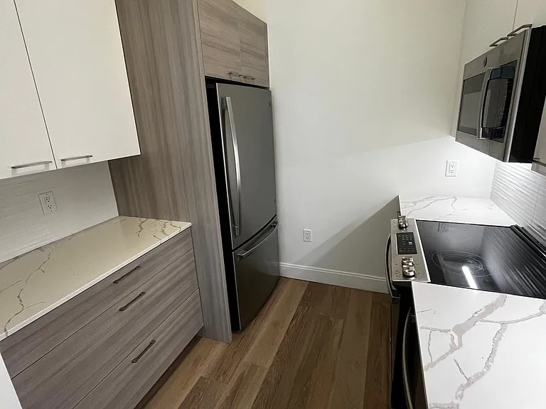 1077 Commonwealth Ave #213U — Photo 1