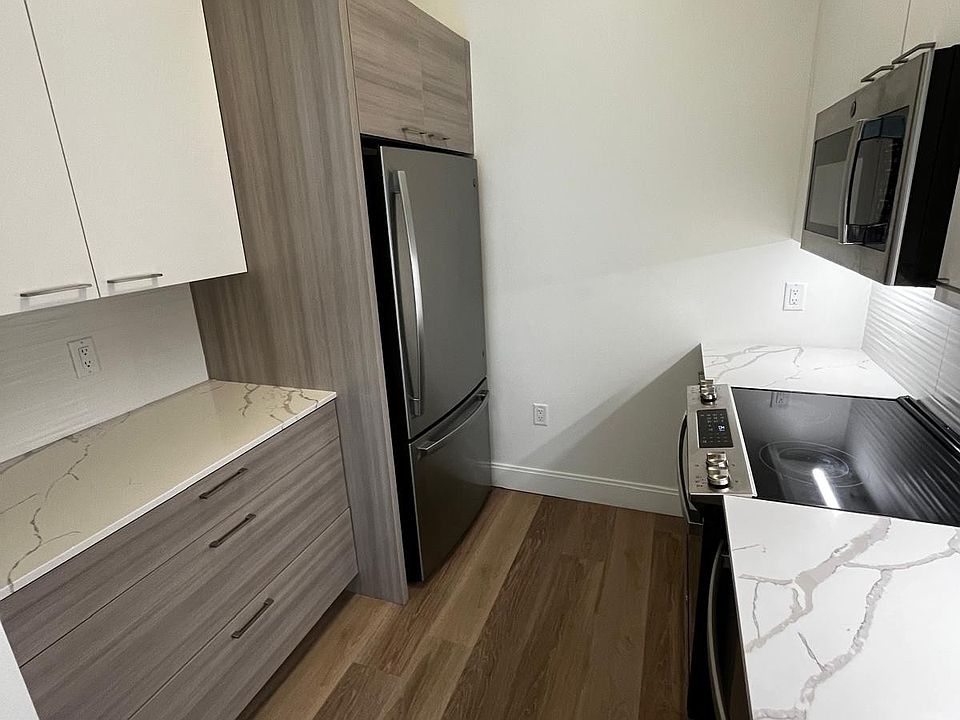 1st image of 1077 Commonwealth Ave #213U