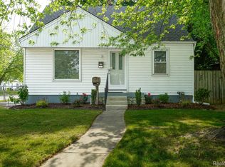 26340 Chippendale St, Roseville, MI 48066