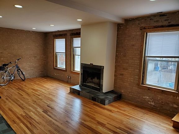 2nd image of 901 N Winchester Ave APT 3R