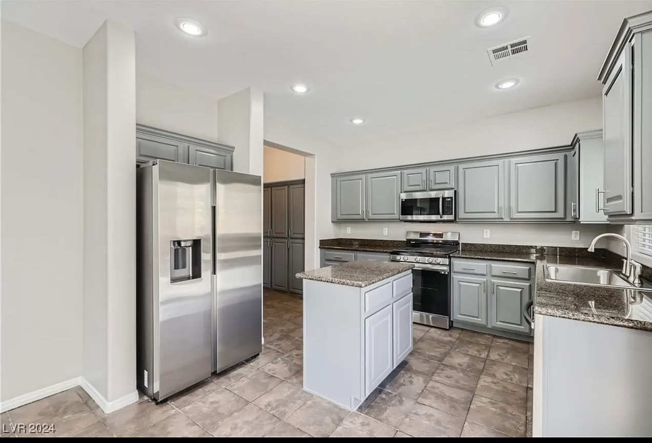 4225 Capri Canyon Ct — Photo 4