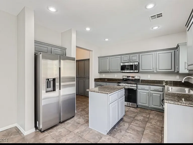 4225 Capri Canyon Ct — Photo 5