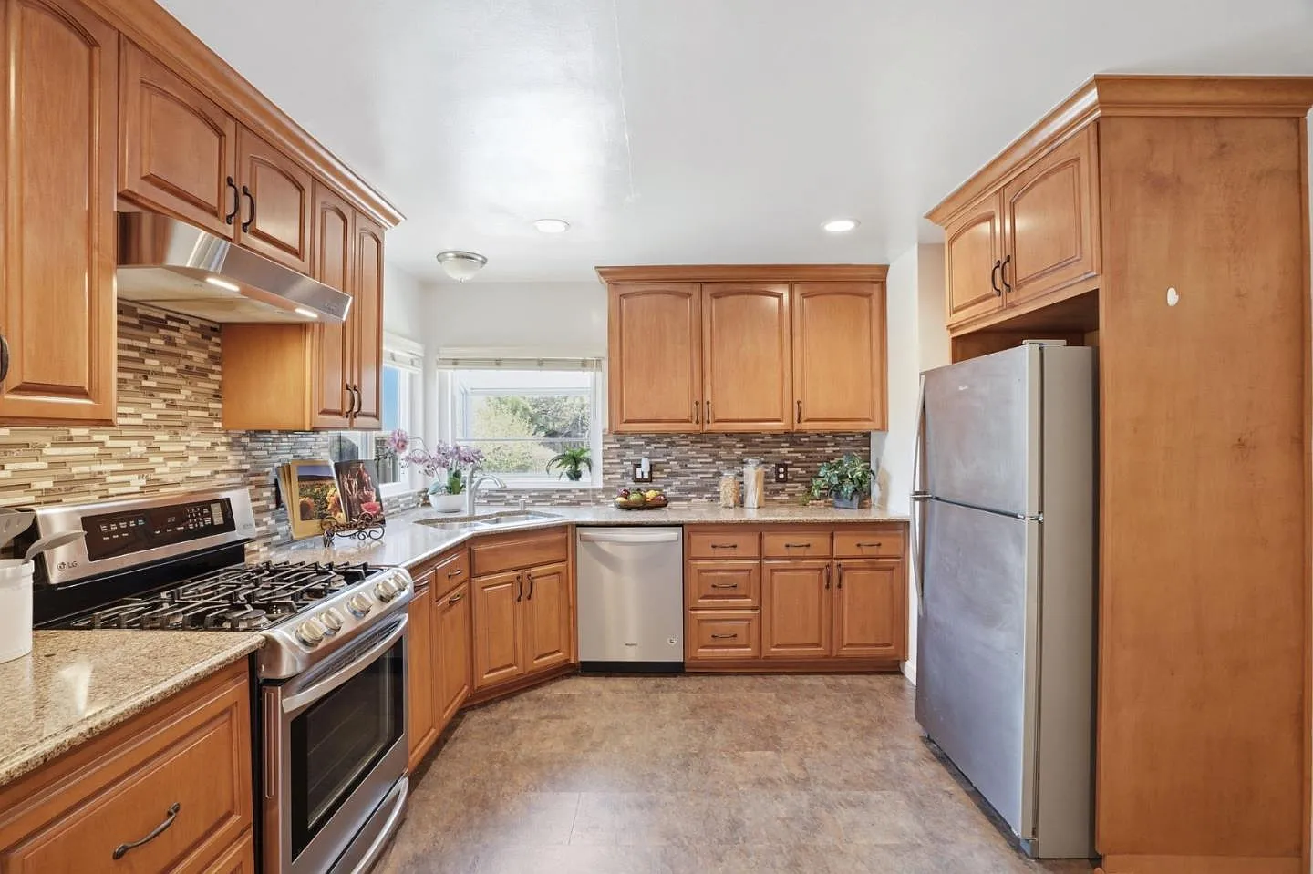3 bed, 1.5 bath, 1623 sqft, $5,000 — Photo 4