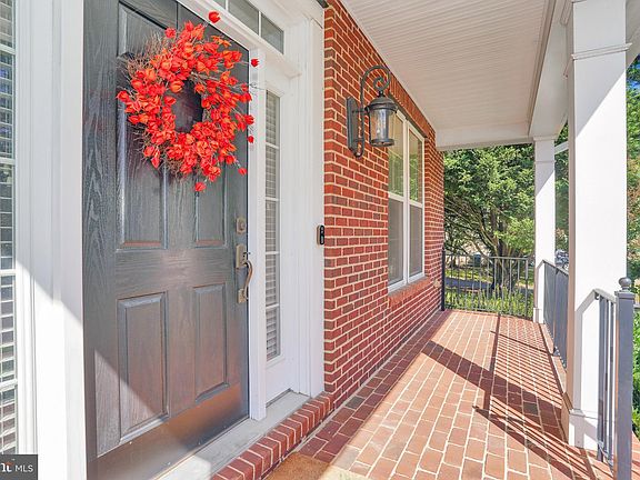 5th image of 6638 Schurtz St