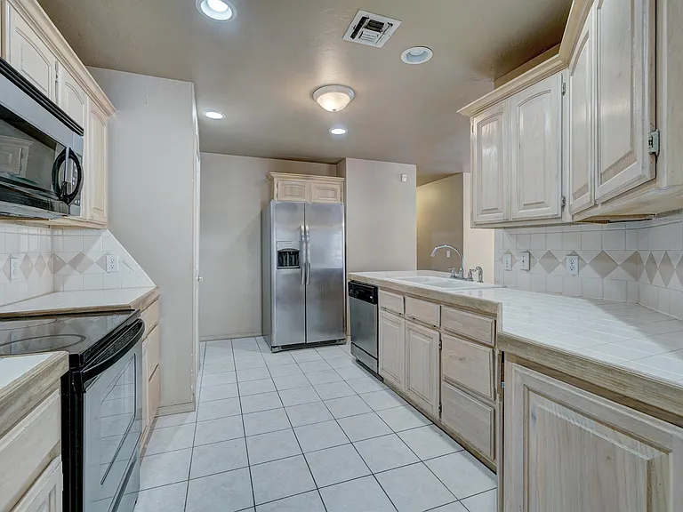 2733 Tealwood Dr — Photo 5
