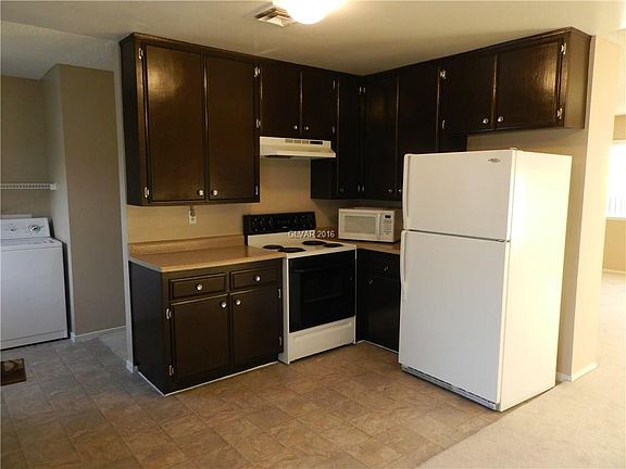 3rd image of 651 Greenbriar Townhouse Way #0