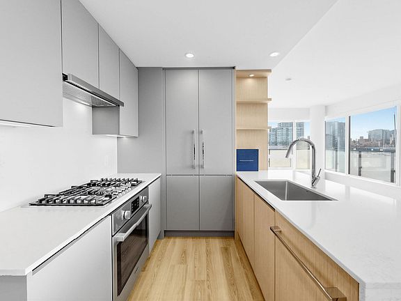 4th image of 7977 Lansdowne Rd #407