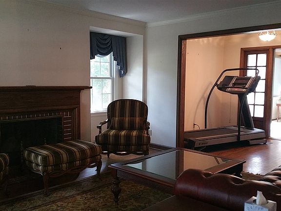 5th image of 221 Kensington Dr