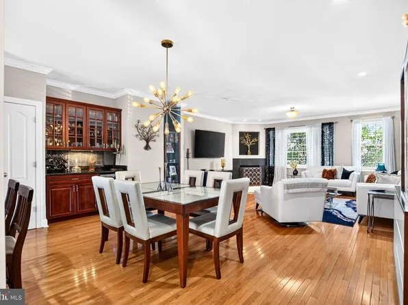 102 Dickinson St, Philadelphia, PA 19147