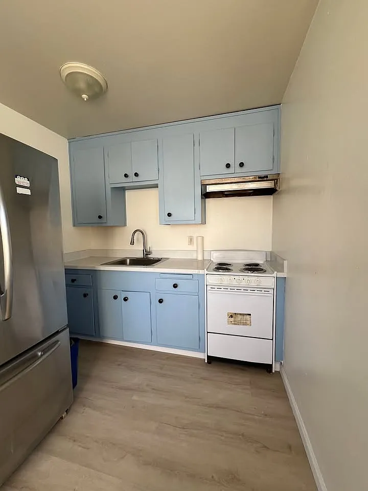 2 bed, 790 sqft, $2,400 — Photo 3