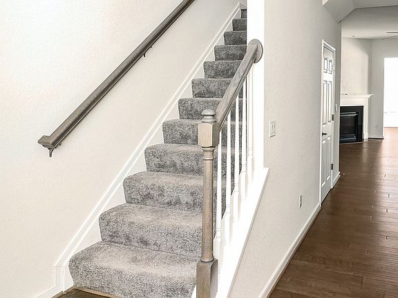 4th image of 566 Dunning Ln