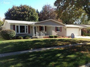 526 Cherrywood Dr, Flushing, MI 48433