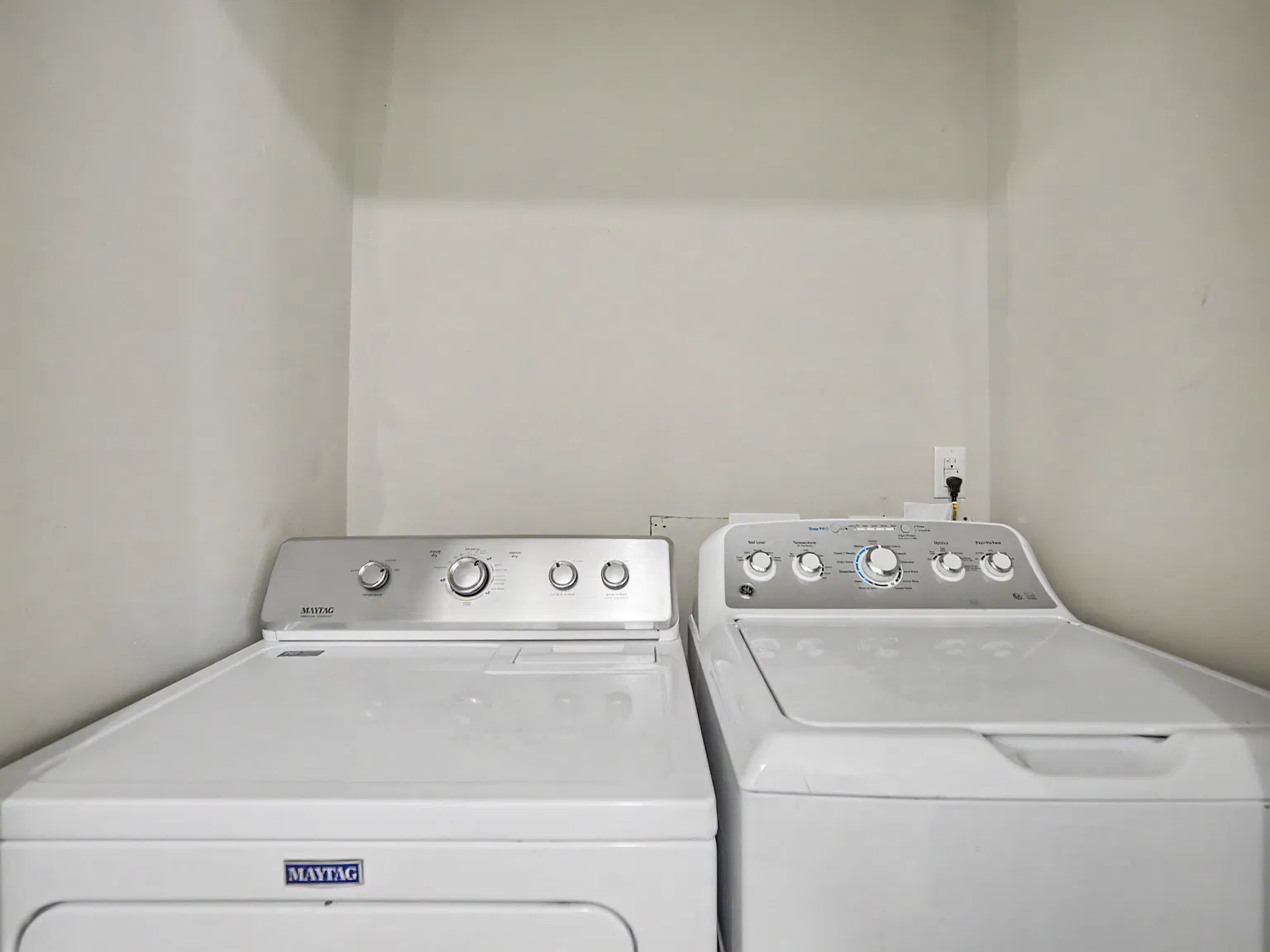 2 bed, 858 sqft, $1,400 — Photo 4