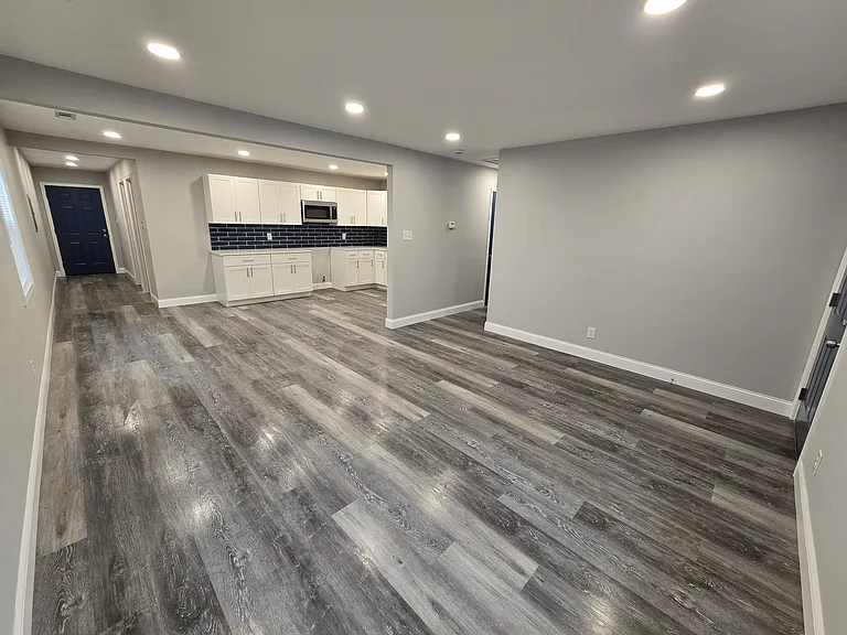 4333 Lincoln St — Photo 3