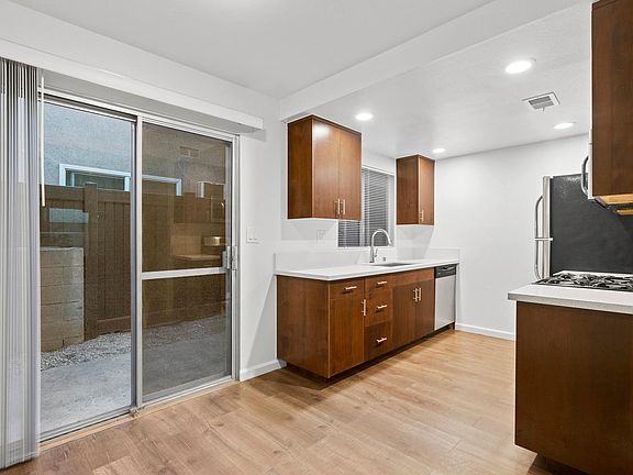 5th image of 212 W Grand Ave #C