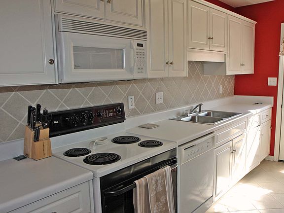 Porcelain ceramic backsplash