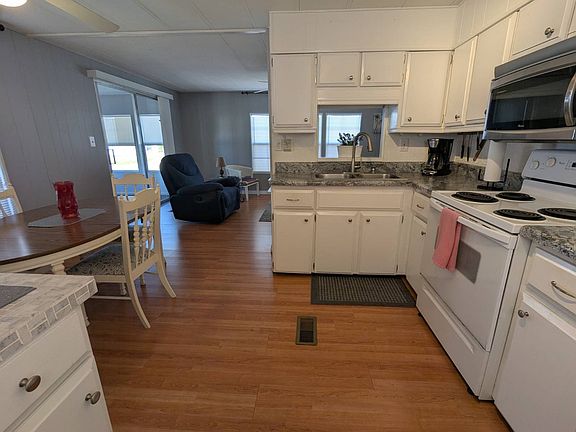 3rd image of 66106 Windsor Rd