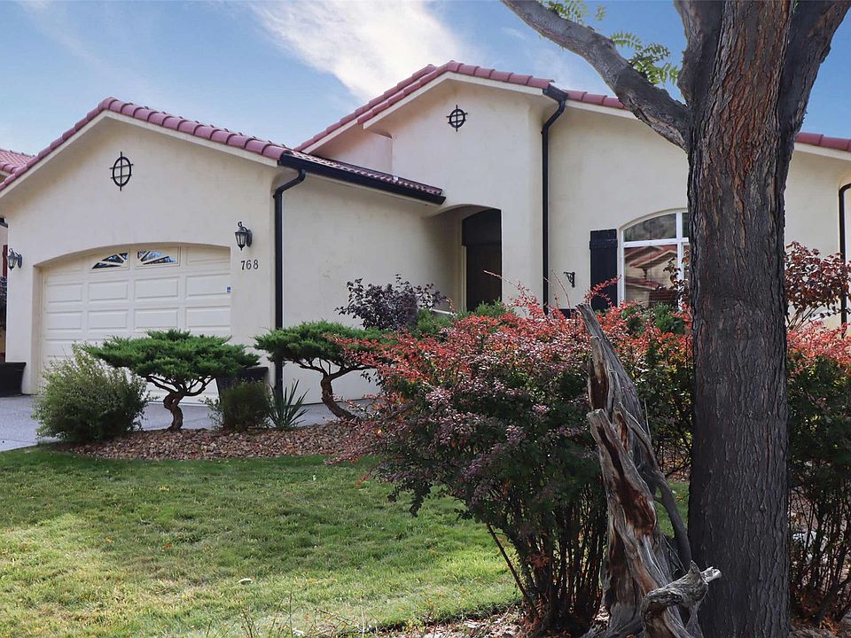 1st image of 768 Rosewood Cres