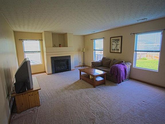 3rd image of 4692 Kenross Dr