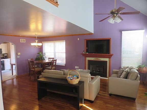 3rd image of 415 Newport Cir
