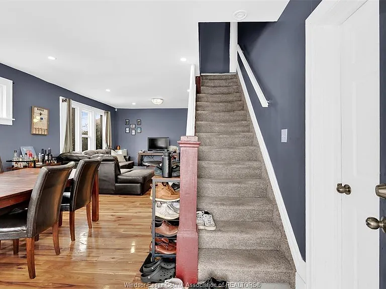 3484 Peter St — Photo 4