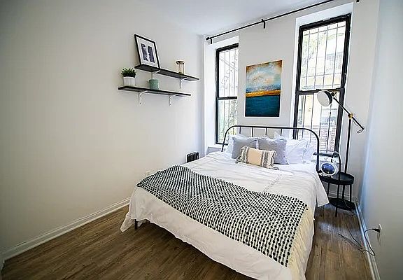 5th image of 12 W 104th St APT 1R