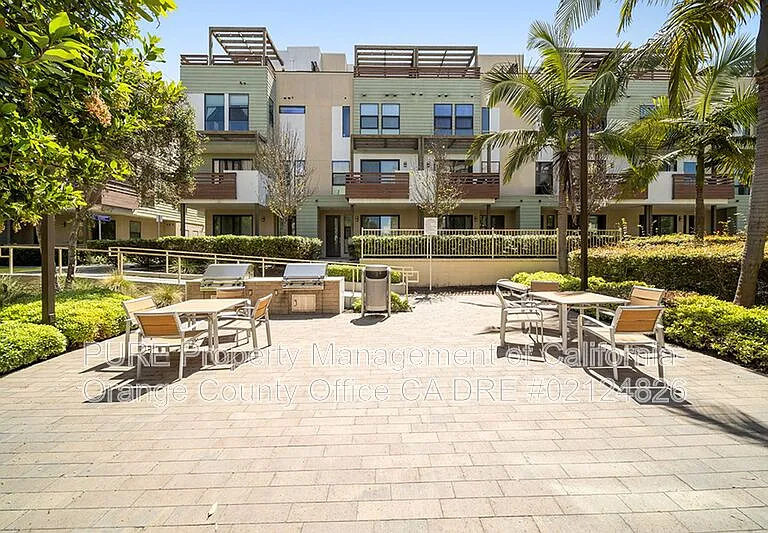 661 W 17th St — Photo 10