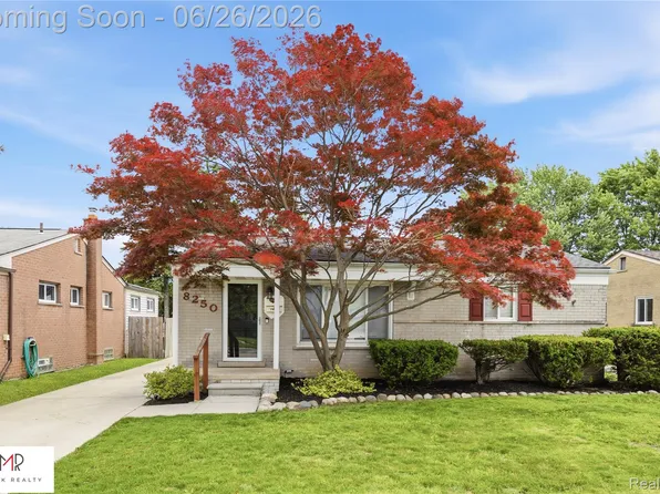 8250 Shari Dr, Westland, MI 48185