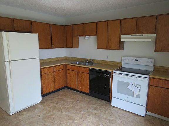 5th image of 2008 Cedarhill Dr APT D