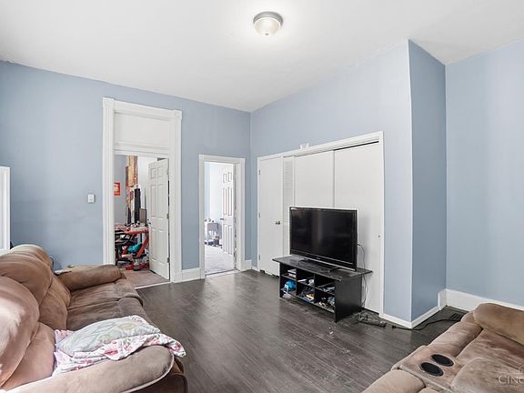 2nd image of 2238 Flora St