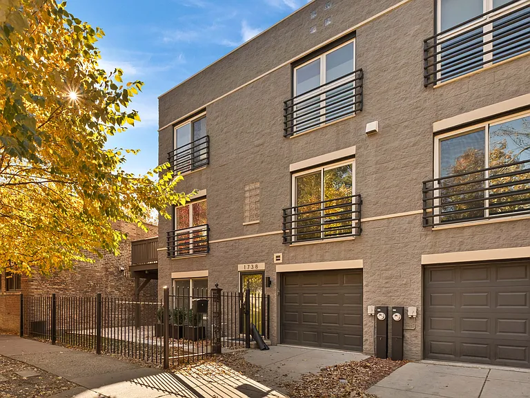 1738 N Hoyne Ave — Photo 40